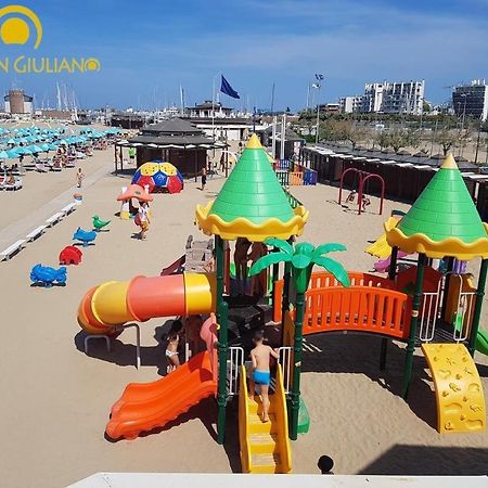 La Casa Di Clara Ombrellone Con 2 Lettini Al Lido San Giuliano Gratis E Parcheggio Privato Gratis Apartment Rimini Bagian luar foto