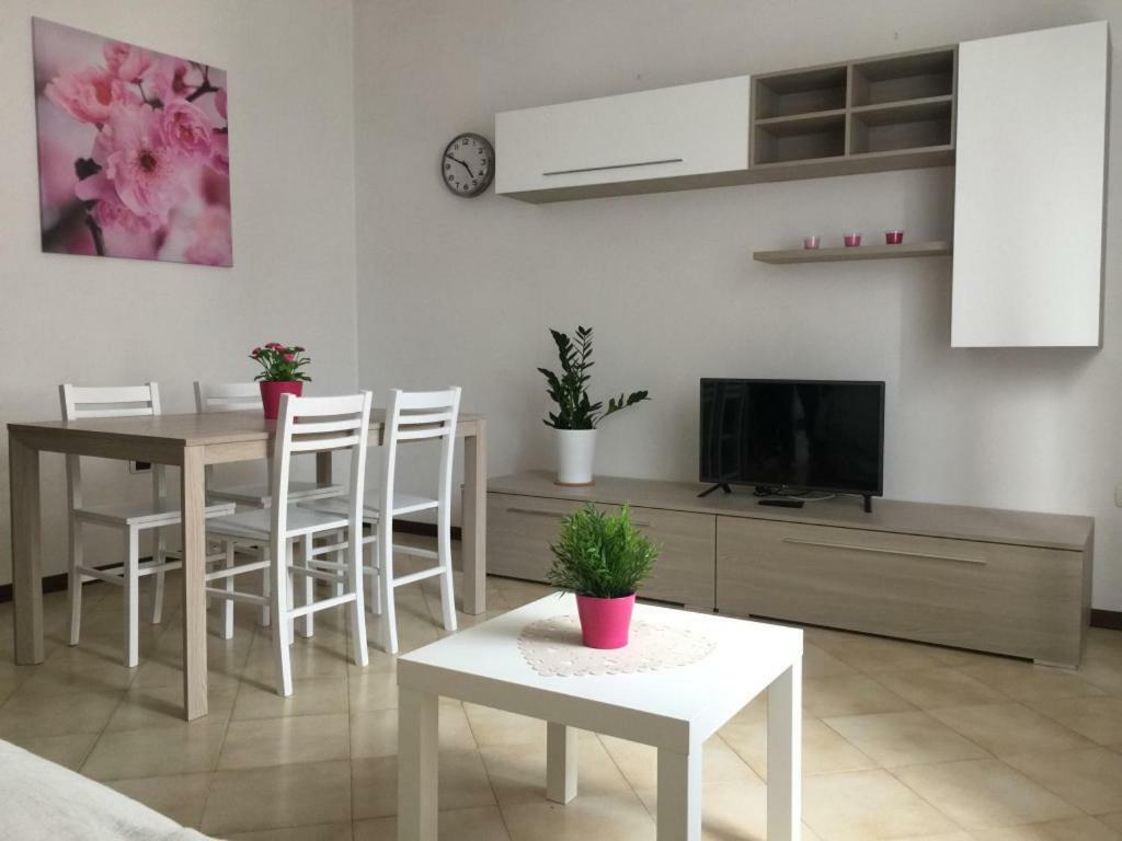 La Casa Di Clara Ombrellone Con 2 Lettini Al Lido San Giuliano Gratis E Parcheggio Privato Gratis Apartment Rimini Bagian luar foto
