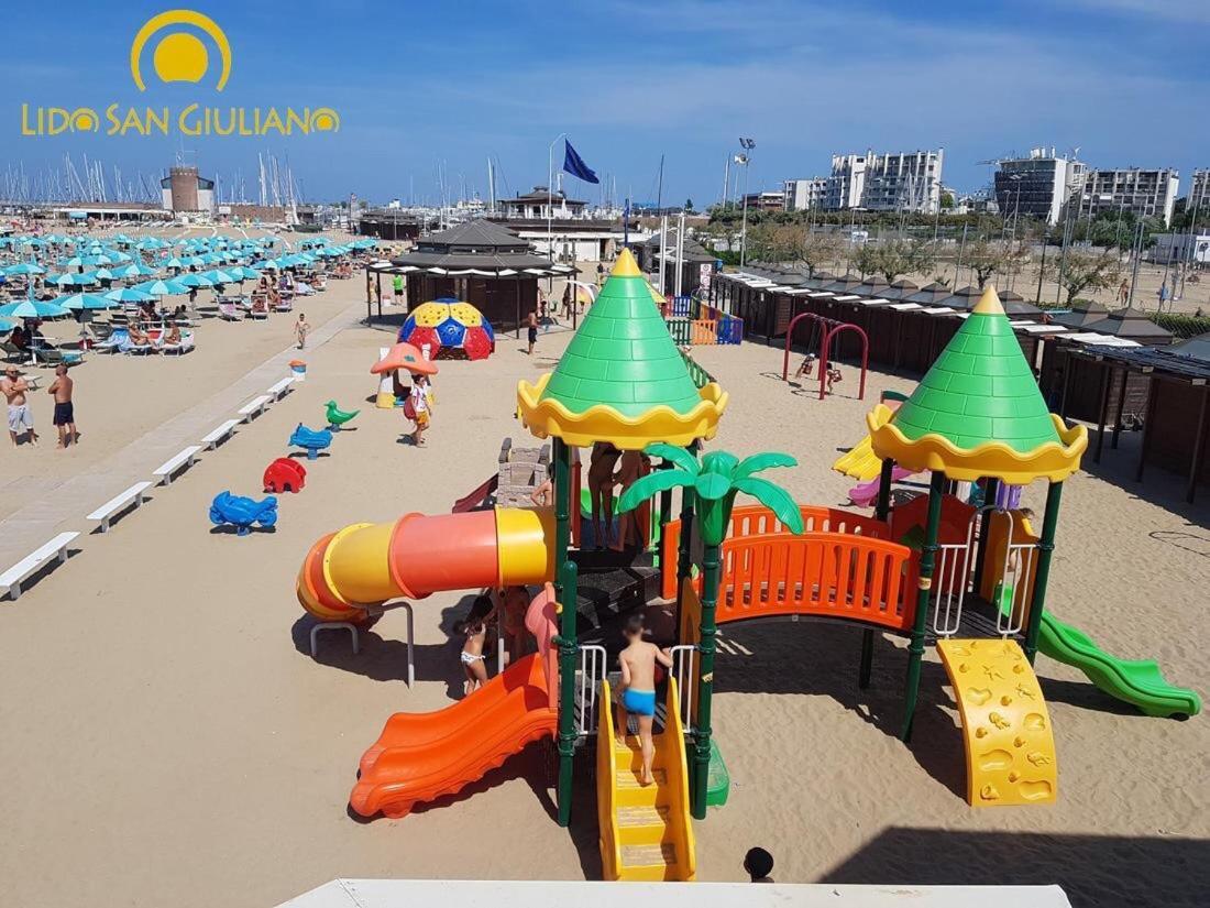 La Casa Di Clara Ombrellone Con 2 Lettini Al Lido San Giuliano Gratis E Parcheggio Privato Gratis Apartment Rimini Bagian luar foto